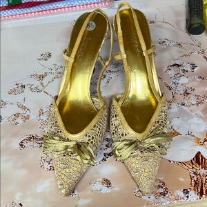 Gold Lace Pointed-Toe Slingback Heels
